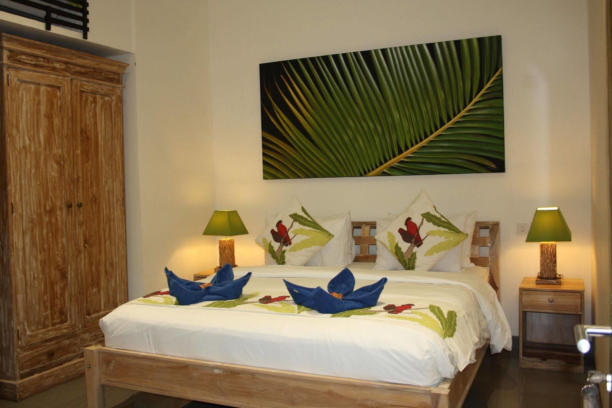Gili Pearl Three Bedroom Villa Джили Трауанган Екстериор снимка