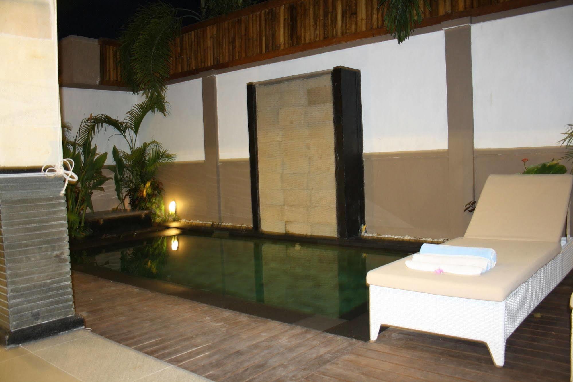 Gili Pearl Three Bedroom Villa Джили Трауанган Екстериор снимка