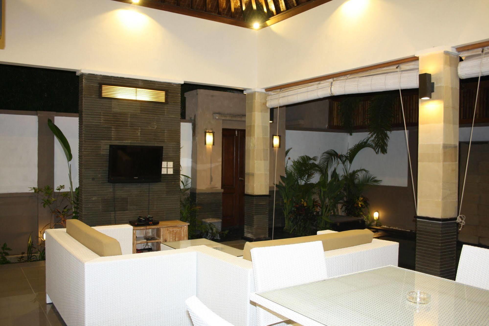 Gili Pearl Three Bedroom Villa Джили Трауанган Екстериор снимка